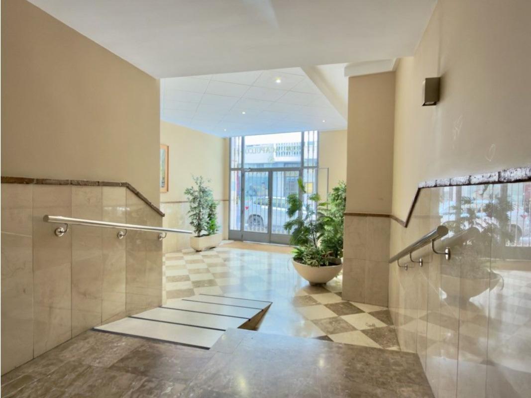 Venta de piso en Piso en Calle Nuestra Señora de Gracia, 8, Playa Bajadilla-Puertos, Marbella, Marbella
 photo 2