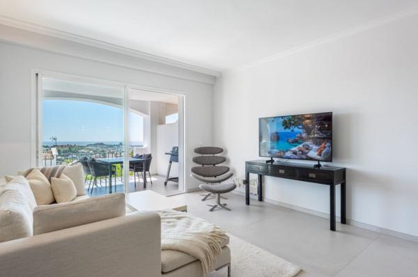 Sale of flat in Piso en Avenida Tomás Pascual, 193, La Quinta, Benahavís, Benahavís
thumbnail 2