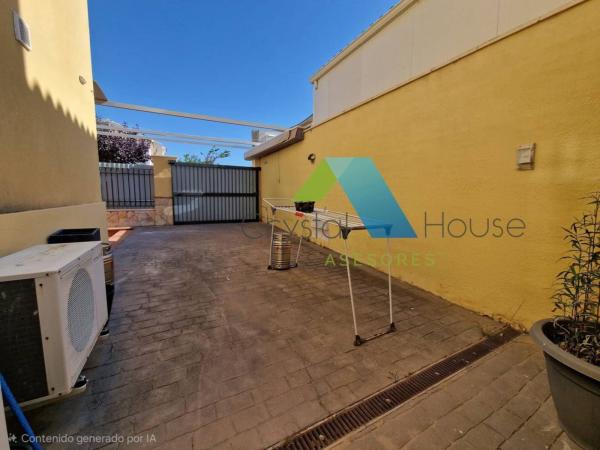 Casa o chalet independiente en Calle Bélgica, Polígonos - Recinto Ferial, Málaga photo 4