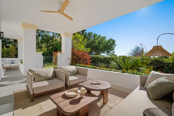 Venta de piso en Piso en Urbanización Monte Paraíso, 8, Lomas de Marbella Club, Marbella, Marbella
 photo 1