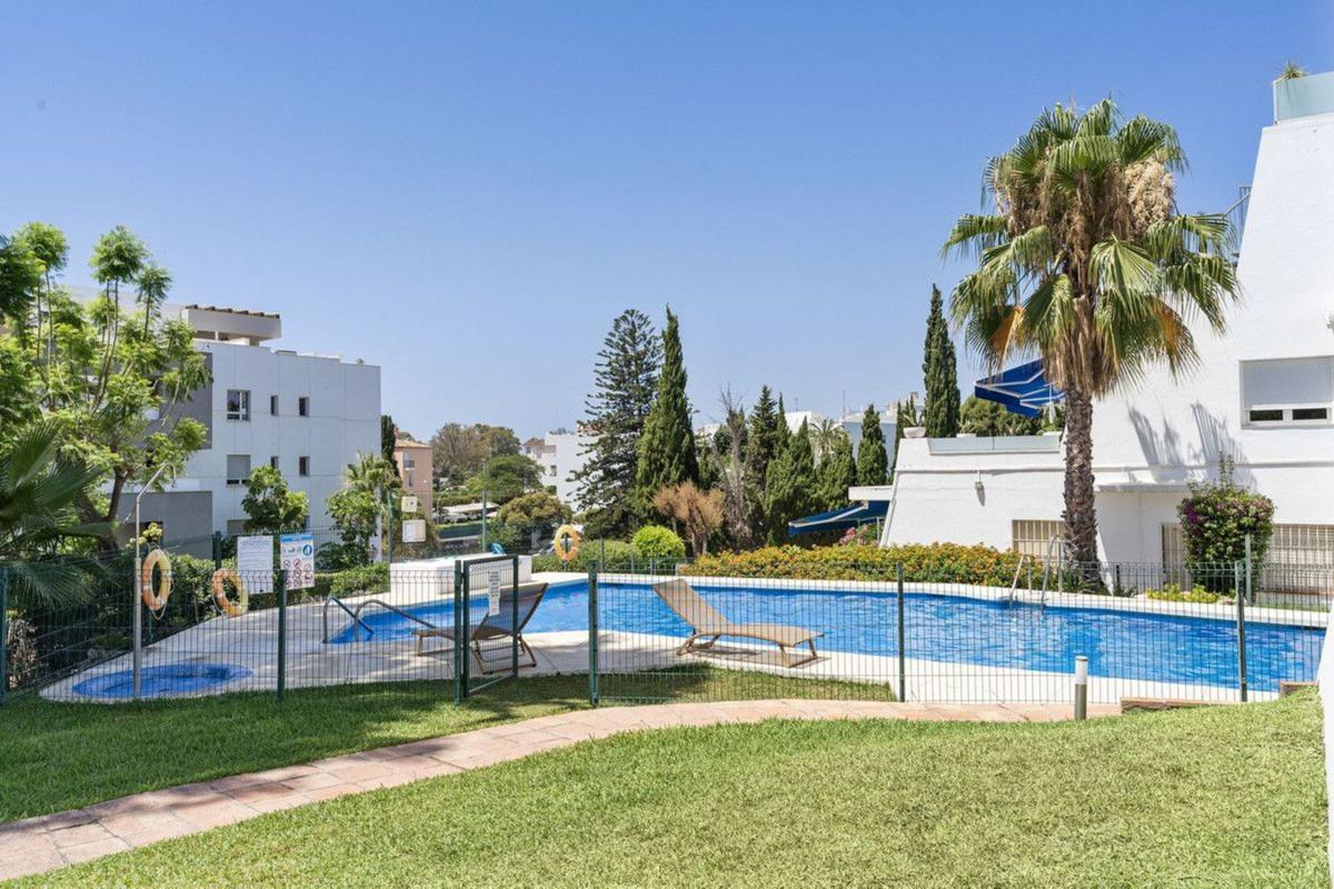 Sale of apartment in Piso en Calle las Hortensias, Nueva Andalucía, Marbella, Marbella
photo 5