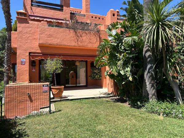 Chalet pareado en Poligono Urpng9, 22, Lomas de Marbella Club, Marbella thumbnail 2