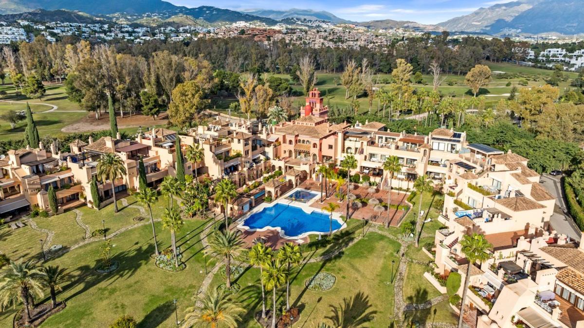 Продажа дуплекса на Dúplex en Nueva Atalaya, Estepona, Эстепона photo 3