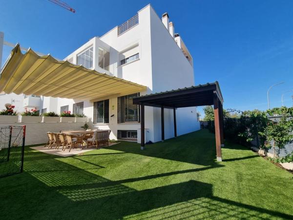 Chalet pareado en Calle Jose Maria Martin Carpena, 6, El Pinar - Palacio de Congresos, Torremolinos photo 1