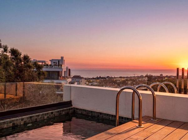 Duplex en venta en Dúplex en Urbanizacion Marbellita, Cabopino - Artola, Marbella, Marbella photo 1
