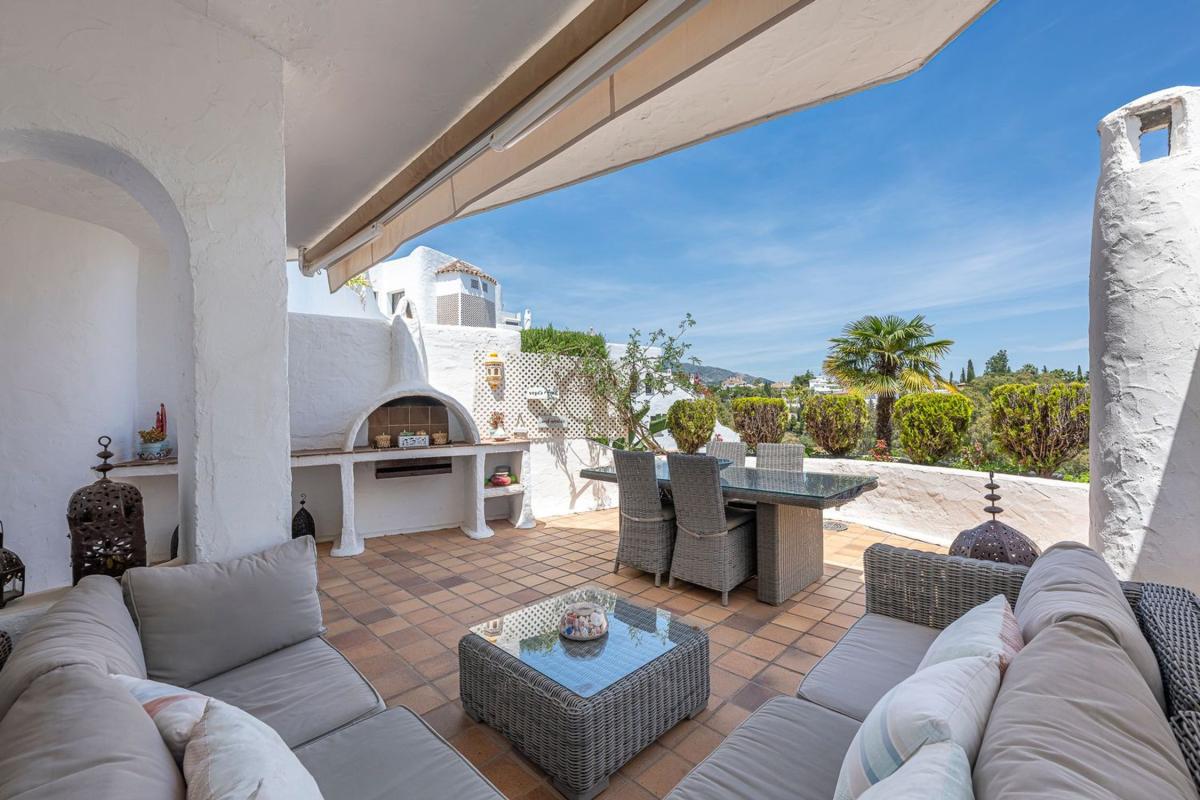 Duplex sale in Dúplex en Calle Sierra Bermeja, 101 a, Lomas de Marbella Club, Marbella, Marbella photo 2