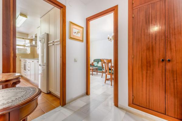 Sprzedaż mieszkania w Piso en Calle Ollería, 24, Zona Puerto Deportivo, Fuengirola, Fuengirola
thumbnail 1