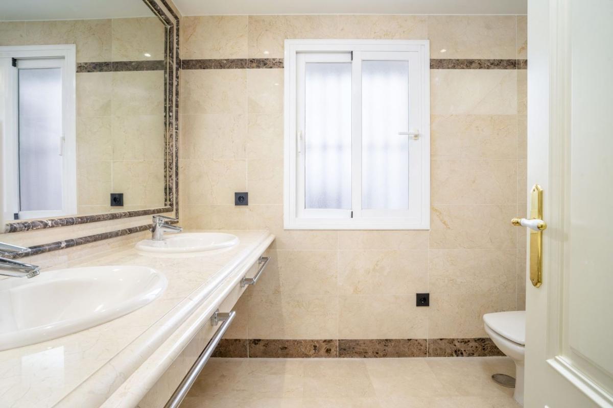 Venta de piso en Piso en Calle Lago de los Cisnes, Nagüeles, Marbella, Marbella
photo 3