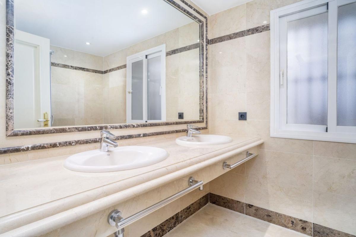 Venta de piso en Piso en Calle Lago de los Cisnes, Nagüeles, Marbella, Marbella
photo 4