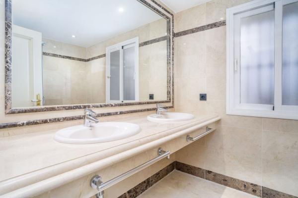 Venta de piso en Piso en Calle Lago de los Cisnes, Nagüeles, Marbella, Marbella
 photo 4