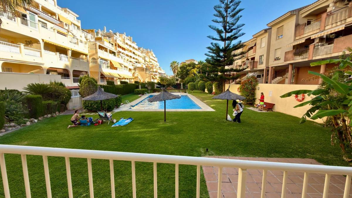 Venta de piso en Piso en Calle Ancla s/n, Zona Centro Comercial Torrequebrada, Benalmádena, Benalmádena
 photo 2