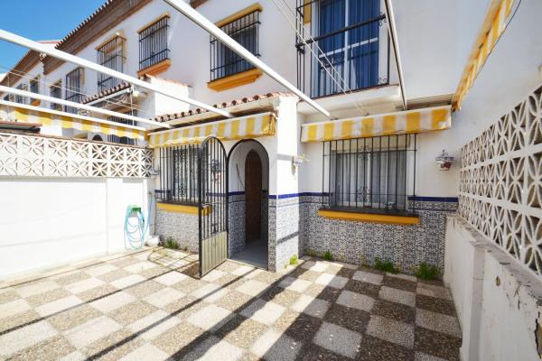Chalet adosado en Avenida las Palmeras, Parque de la Paloma, Benalmádena thumbnail 1