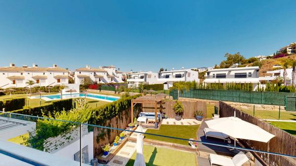 Chalet pareado en Los Sauces s/n, La Concha-Resina Golf, Estepona photo 3
