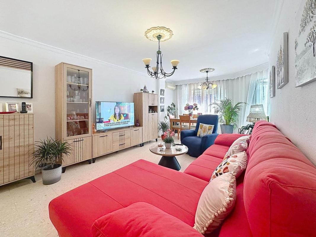 Venta de piso en Piso en Calle el Cerrito, 5 Bloque, Zona Calvario, Estepona, Estepona
photo 1