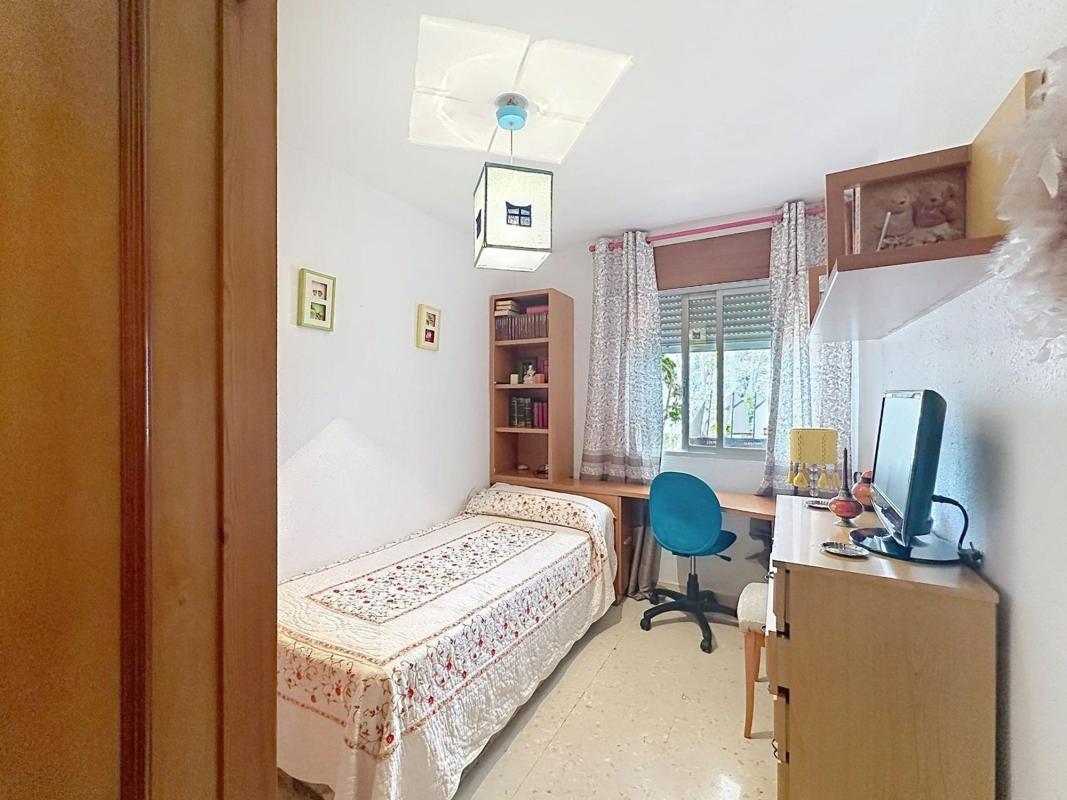 Venta de piso en Piso en Calle el Cerrito, 5 Bloque, Zona Calvario, Estepona, Estepona
photo 2