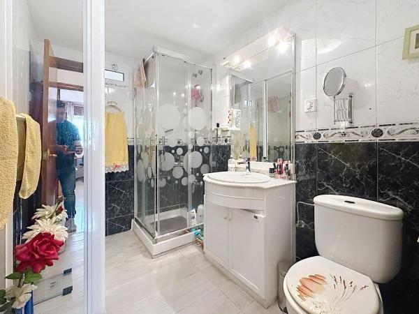 Venta de piso en Piso en Calle el Cerrito, 5 Bloque, Zona Calvario, Estepona, Estepona
thumbnail 2
