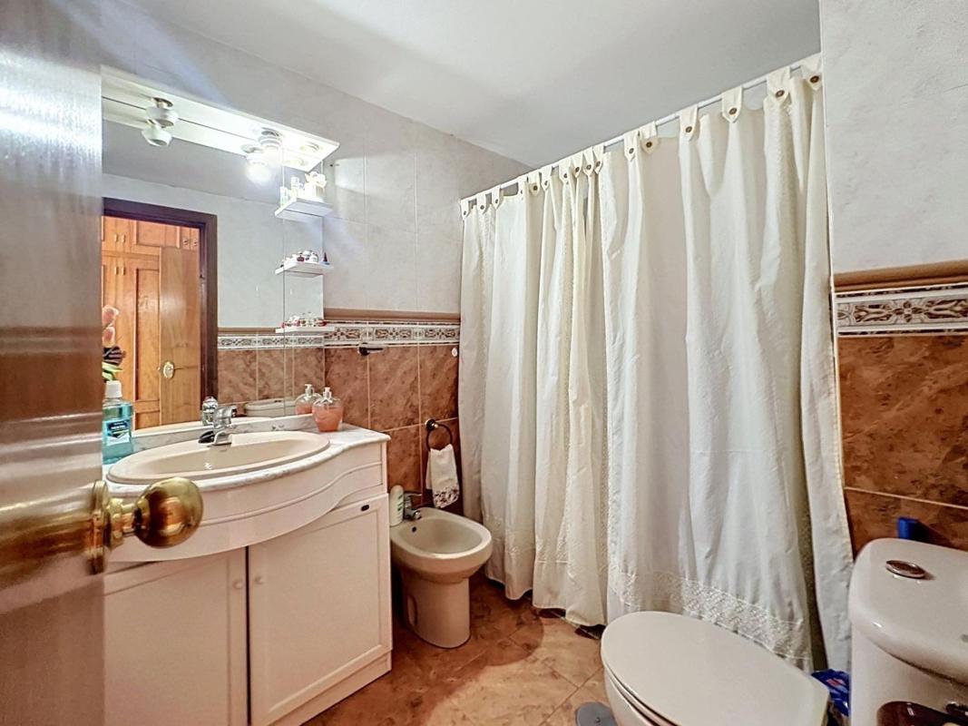 Venta de piso en Piso en Calle el Cerrito, 5 Bloque, Zona Calvario, Estepona, Estepona
photo 5