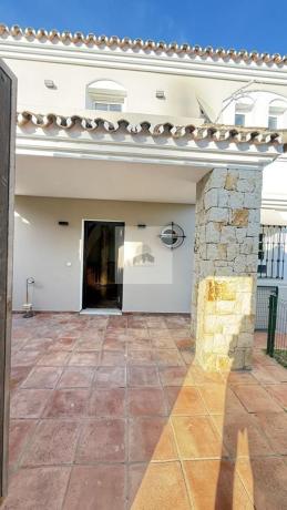 Casa o chalet independiente en Las Lomas, Estepona thumbnail 1