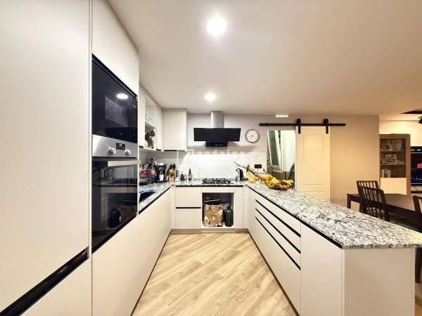 Venta de piso en Piso en Cruz del Humilladero - Los Tilos, Málaga, Málaga
thumbnail 1