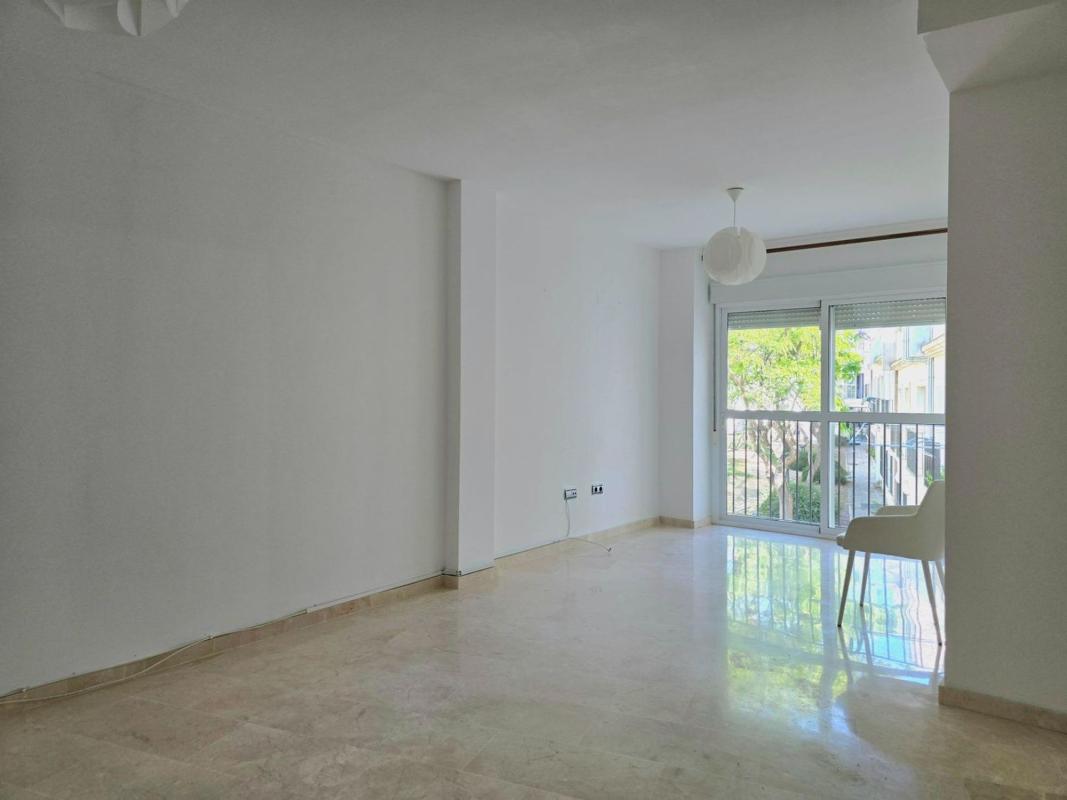 Venta de piso en Piso en Calle el Cortijo, 2, Cancelada, Estepona, Estepona
photo 3