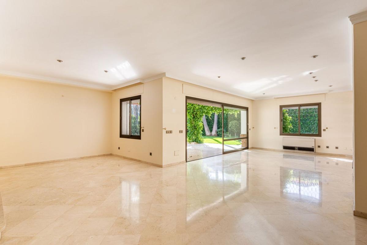 Properties for sale and rent in Spain photo 4