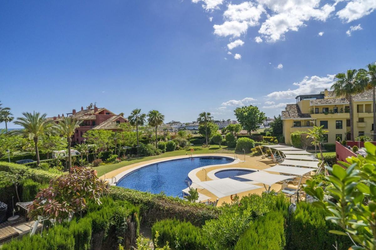 Venta de piso en Piso en Calle del Estanque, 7, Cancelada, Estepona, Estepona
photo 1