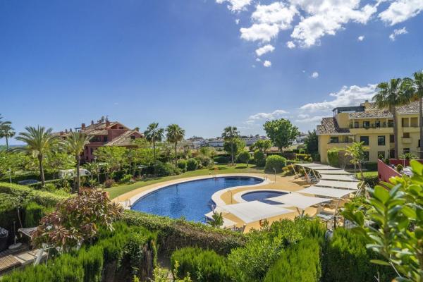 Venta de piso en Piso en Calle del Estanque, 7, Cancelada, Estepona, Estepona
photo 1