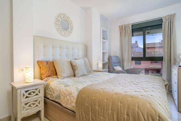 Venta de piso en Piso en Calle del Estanque, 7, Cancelada, Estepona, Estepona
thumbnail 1