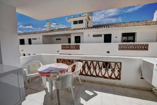 Venta de piso en Piso en Calle Quilla, Zona Centro Comercial Torrequebrada, Benalmádena, Benalmádena
photo 1