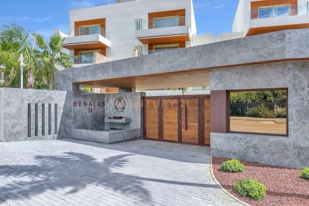Venta de piso en Piso en Urbanización Lomas de Río Verde, Las Lomas de Río Verde, Marbella, Marbella
photo 2