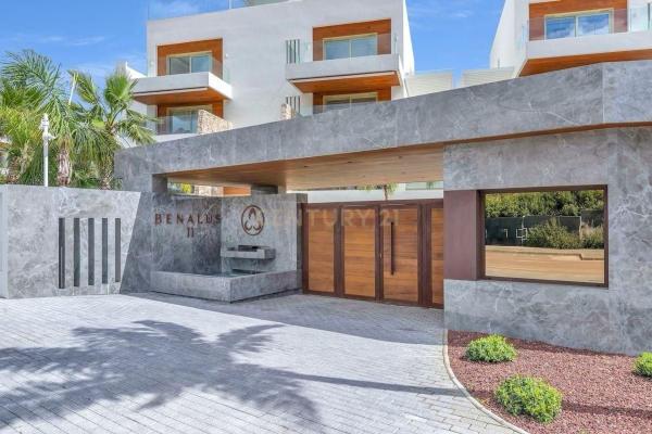 Venta de piso en Piso en Urbanización Lomas de Río Verde, Las Lomas de Río Verde, Marbella, Marbella
thumbnail 1