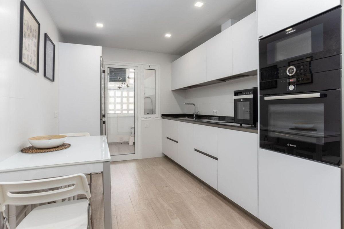Venta de piso en Piso en Avenida Salamanca, Linda Vista-Nueva Alcántara-Cortijo Blanco, Marbella, Marbella
photo 2