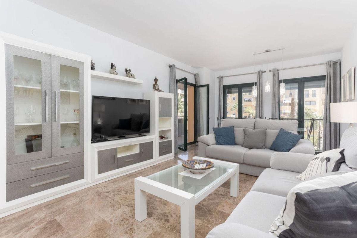 Venta de piso en Piso en Avenida Salamanca, Linda Vista-Nueva Alcántara-Cortijo Blanco, Marbella, Marbella
photo 3