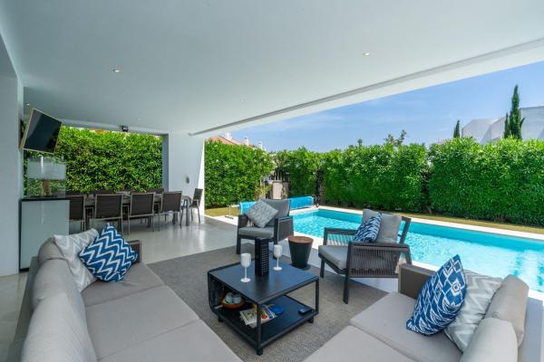 Casa o chalet independiente en Calle Margarita, 2, Paraiso-Barronal, Estepona thumbnail 1