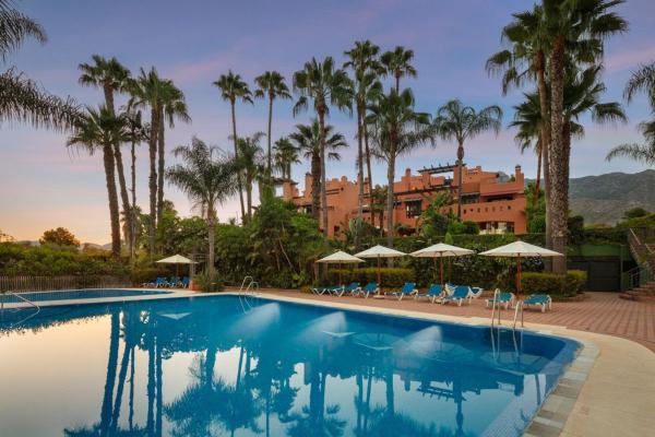 Chalet adosado en Poligono Urpng9, 22, Lomas de Marbella Club, Marbella thumbnail 1