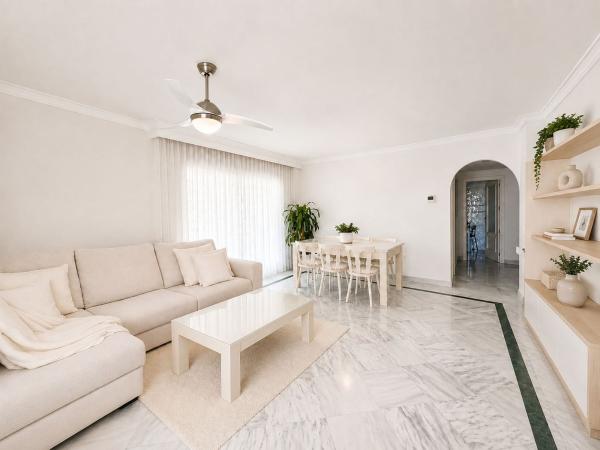 Venta de piso en Piso en Avenida Príncipe Salman, 1, La Dama de Noche-La Alzambra, Marbella, Marbella
thumbnail 1