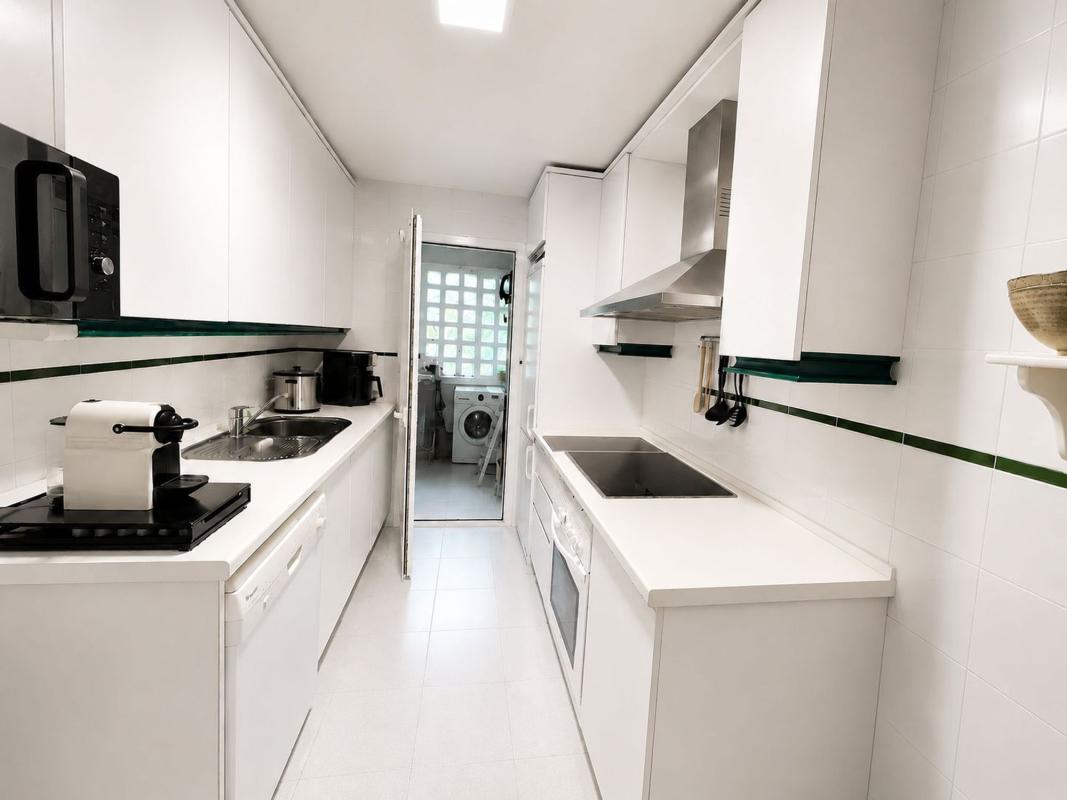 Venta de piso en Piso en Avenida Príncipe Salman, 1, La Dama de Noche-La Alzambra, Marbella, Marbella
 photo 4