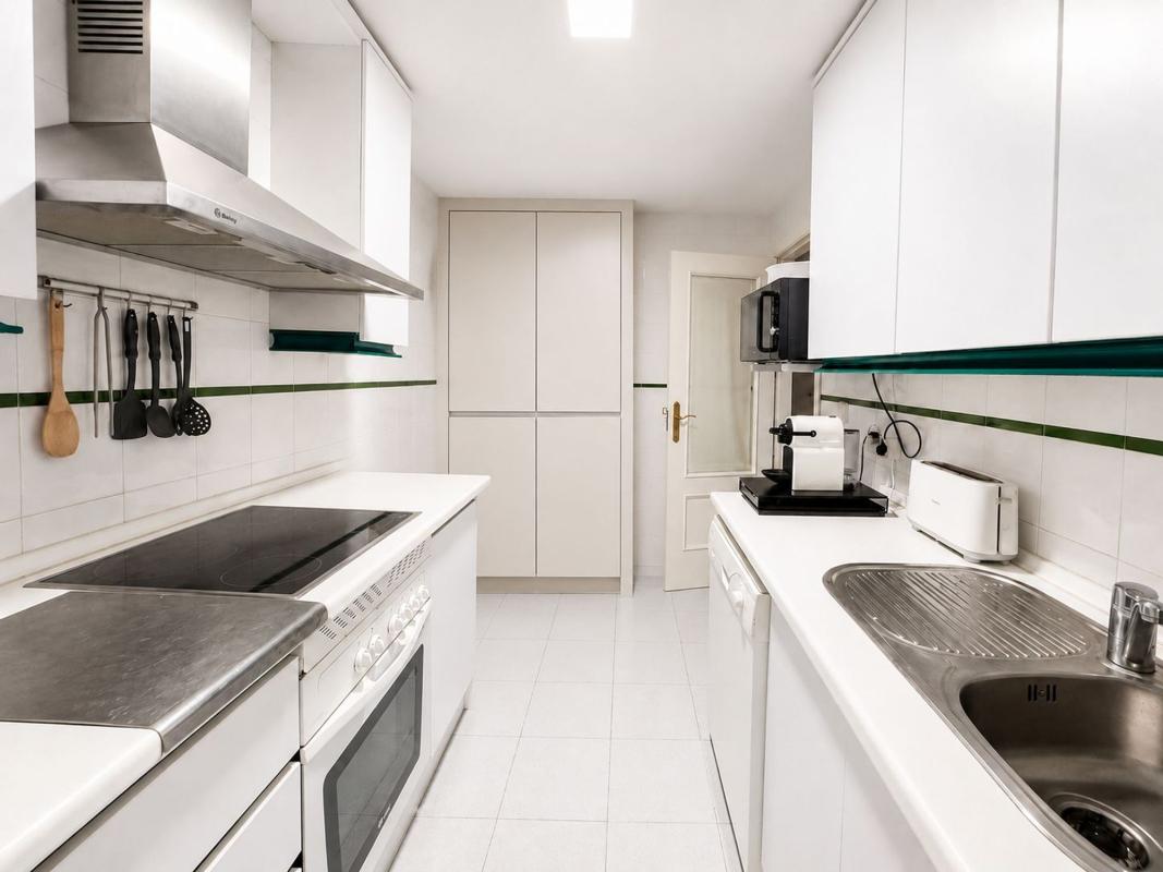 Venta de piso en Piso en Avenida Príncipe Salman, 1, La Dama de Noche-La Alzambra, Marbella, Marbella
 photo 5