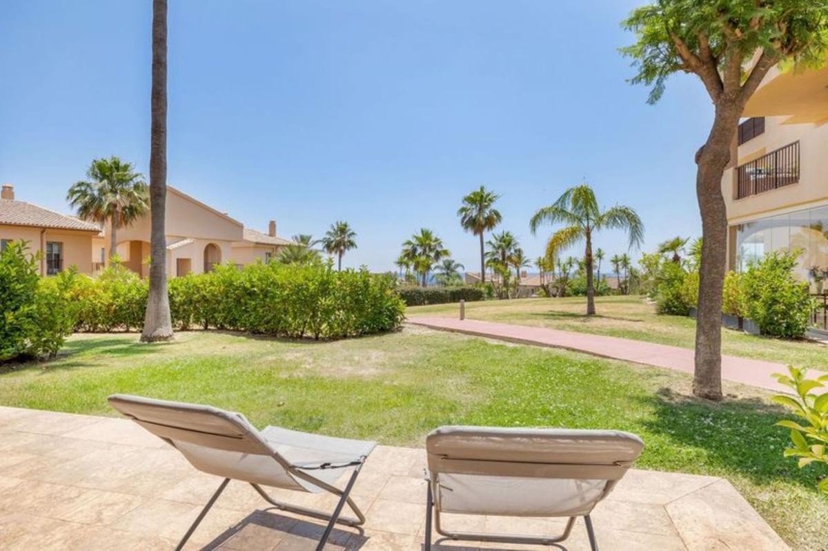 Sale of apartment in Piso en Hacienda del Senorio de Cifuentes, El Paraíso, Benahavís, Benahavís
photo 3