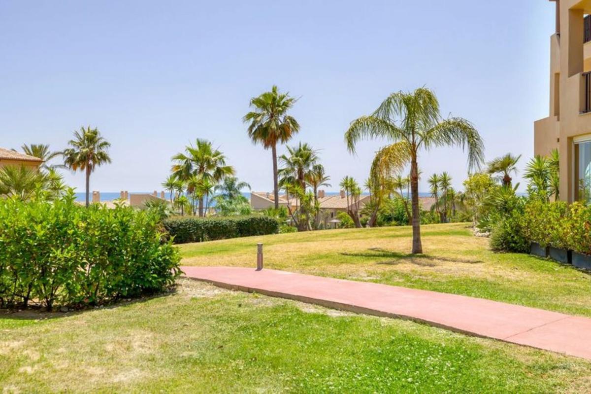 Sale of apartment in Piso en Hacienda del Senorio de Cifuentes, El Paraíso, Benahavís, Benahavís
photo 4
