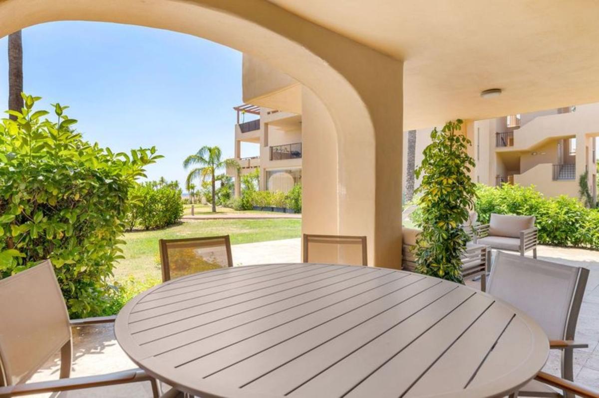 Sale of apartment in Piso en Hacienda del Senorio de Cifuentes, El Paraíso, Benahavís, Benahavís
photo 5