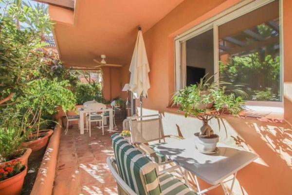 Venta de piso en Piso en Bulevar Príncipe Alfonso de Hohenlohe, Lomas de Marbella Club, Marbella, Marbella
photo 1