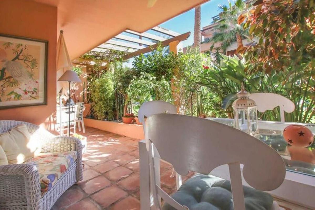 Venta de piso en Piso en Bulevar Príncipe Alfonso de Hohenlohe, Lomas de Marbella Club, Marbella, Marbella
photo 2
