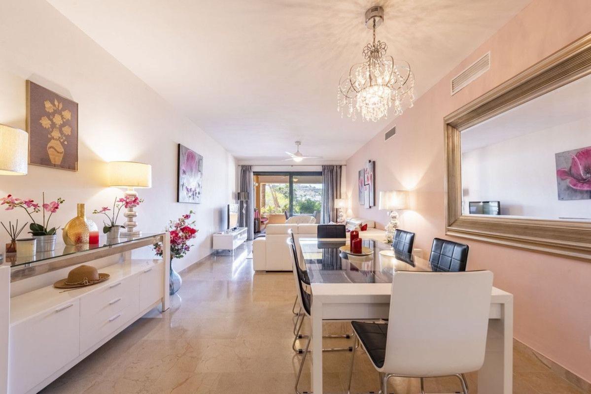 Venta de piso en Piso en Camino de Cortes, Nueva Atalaya, Estepona, Estepona
photo 4
