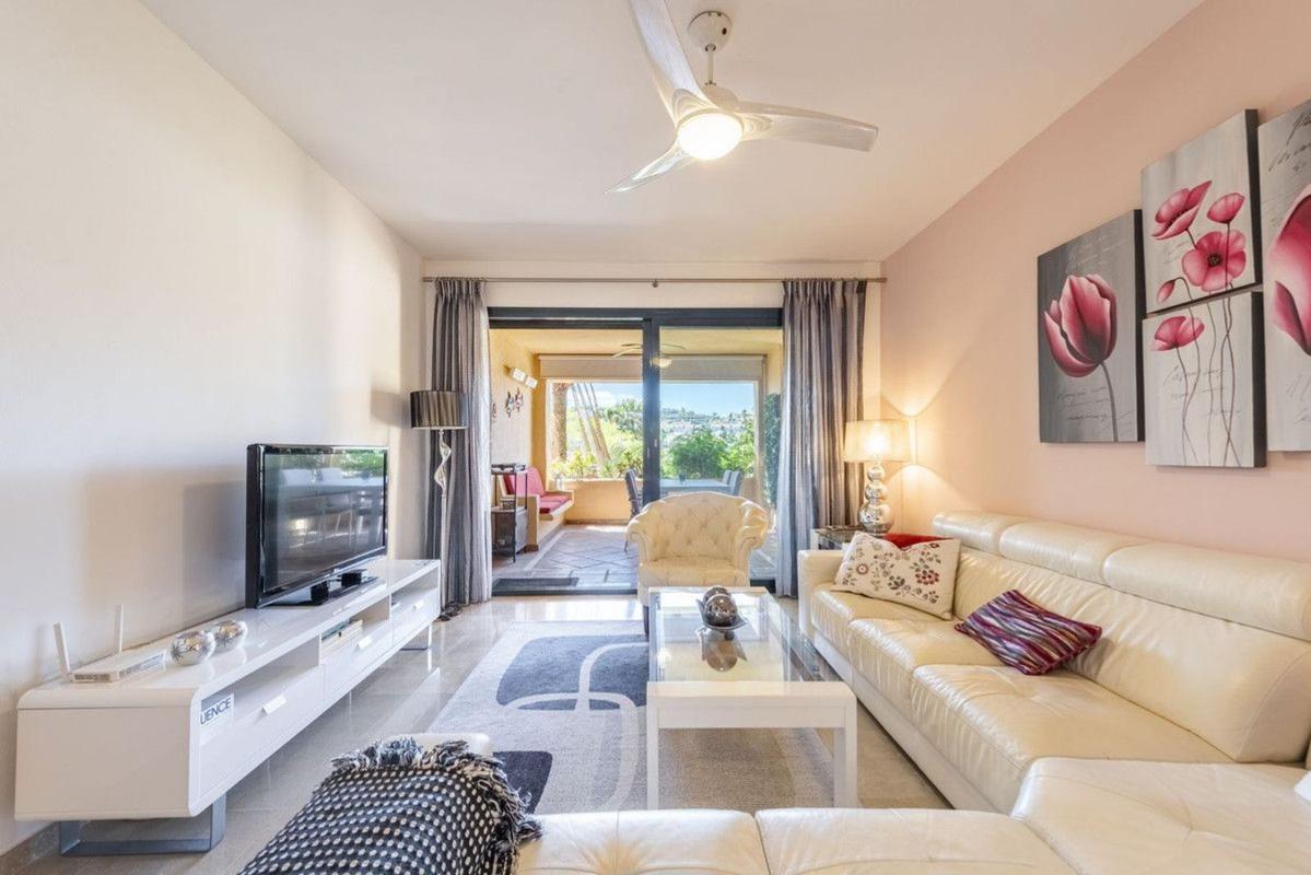 Venta de piso en Piso en Camino de Cortes, Nueva Atalaya, Estepona, Estepona
photo 5