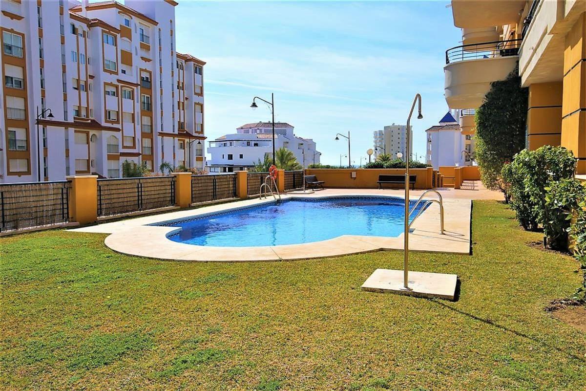 Venta de piso en Piso en Puerta del Mar, 9, Puerto de Estepona, Estepona, Estepona
photo 1