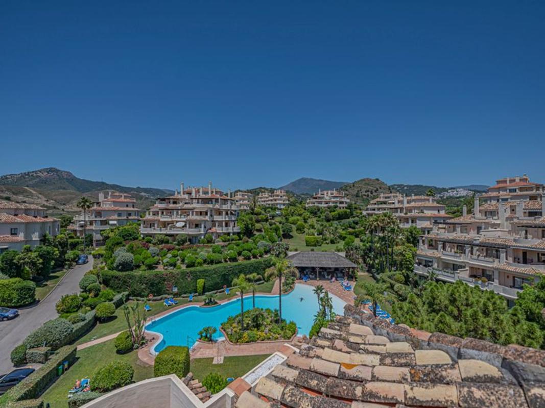 Venta de duplex en Dúplex en capanes dle golf, Los Arqueros-Puerto del Almendro, Benahavís, Benahavís photo 1