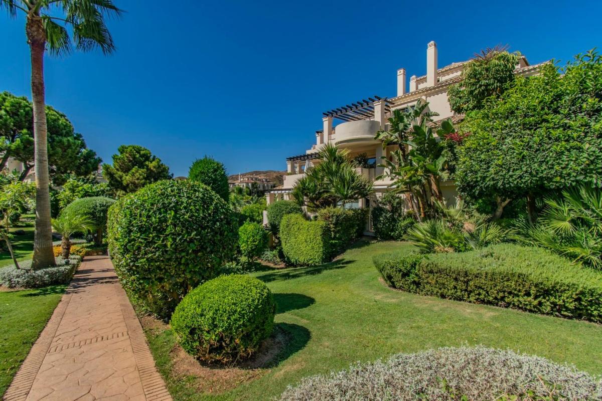 Venta de duplex en Dúplex en capanes dle golf, Los Arqueros-Puerto del Almendro, Benahavís, Benahavís photo 2