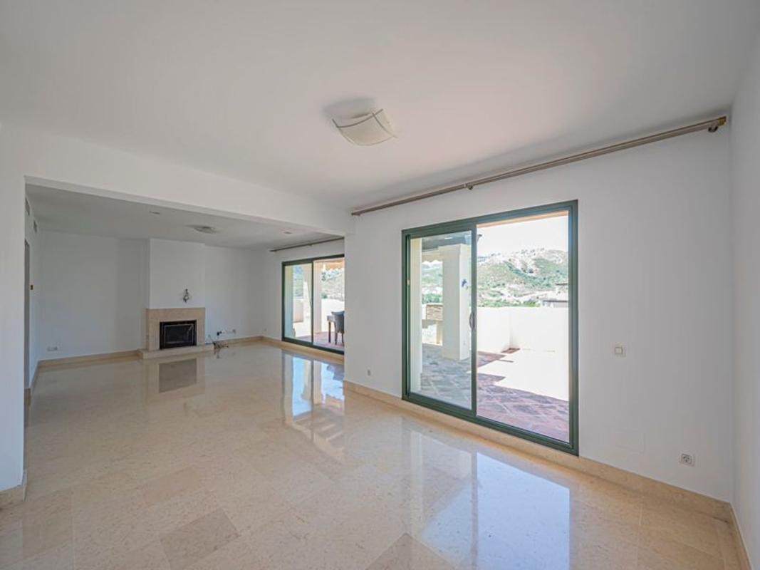 Venta de duplex en Dúplex en capanes dle golf, Los Arqueros-Puerto del Almendro, Benahavís, Benahavís photo 4