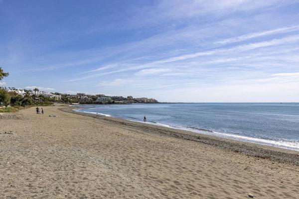 Chalet adosado en Centro, Estepona thumbnail 2